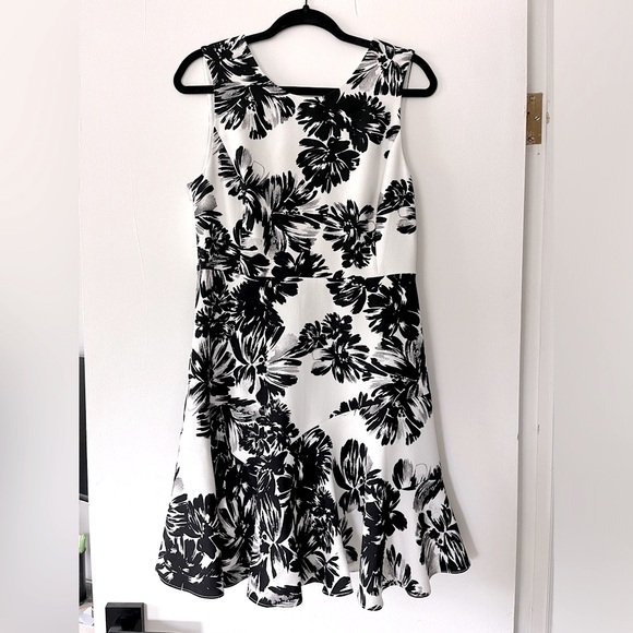 Rebecca Taylor Dresses & Skirts - Rebecca Taylor Splashy Floral Ruffle Hem Dress Size‎ 8 Black White Sleeveless